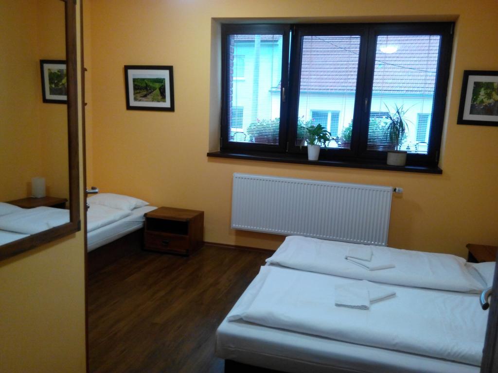 Penzion Vinarsky Dvorek Velke Nemcice Zimmer foto
