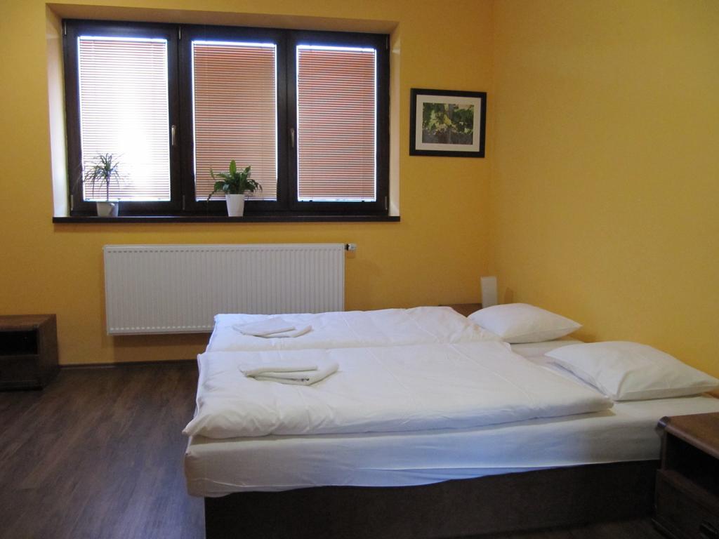 Penzion Vinarsky Dvorek Velke Nemcice Zimmer foto